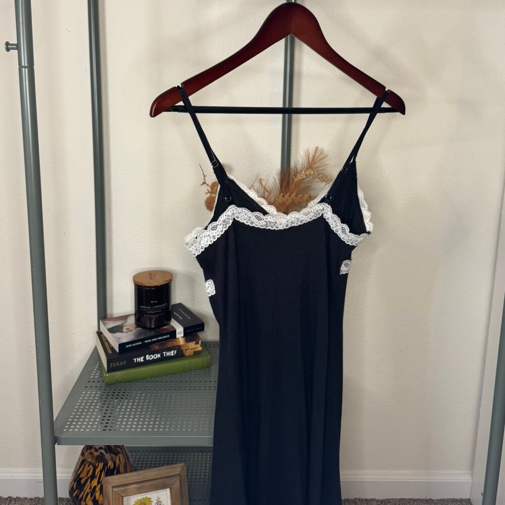 Flowy Lace Ribbed Mini Dress - Picture 3 of 3